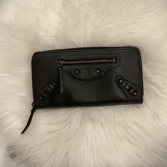 100% authentic Balenciaga full sized leather wallet in black on black hardware. - Picture 1 of 10